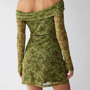 NWOT Urban Outfitters Isla Green Floral Off-The-Shoulder Mini Dress